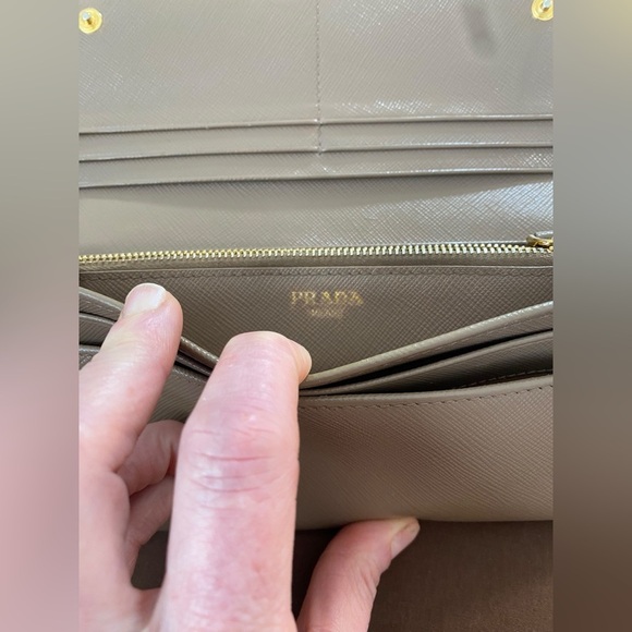Prada Bifold Beige Safiano Leather Wallet with COA and Box - Picture 15 of 16